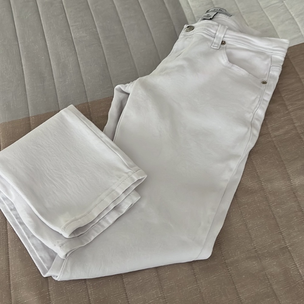 (U-51 AUTHENTICATE DENIM) Ladies stretch white jeans size 5/6